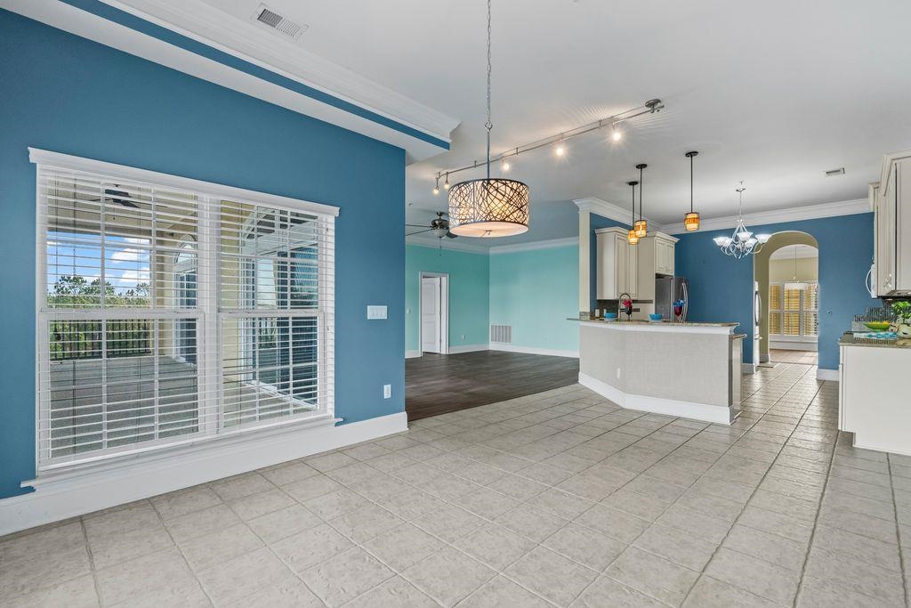 265 Venice Way Unit: I-305