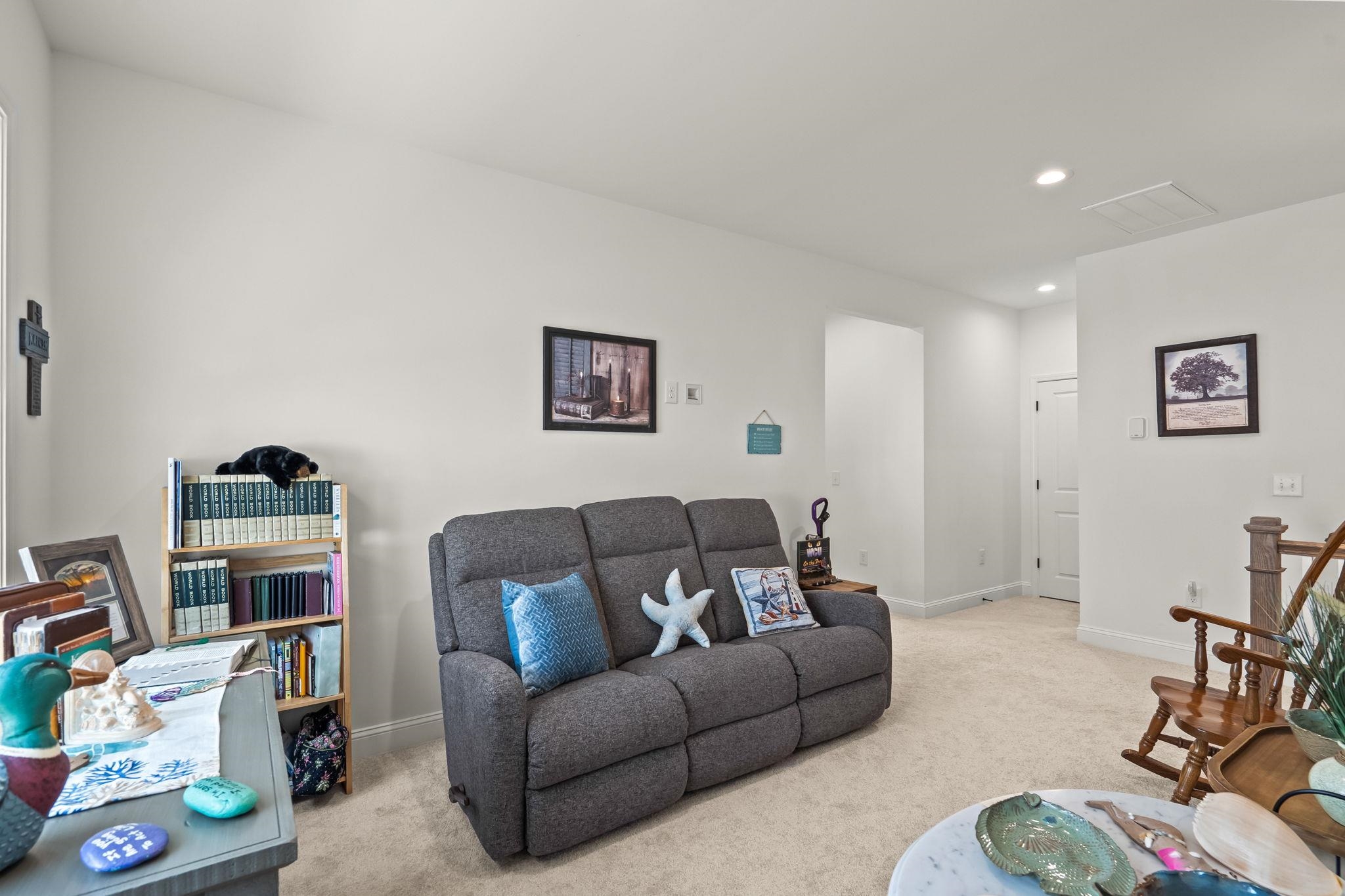 2527 Hillbourne Loop