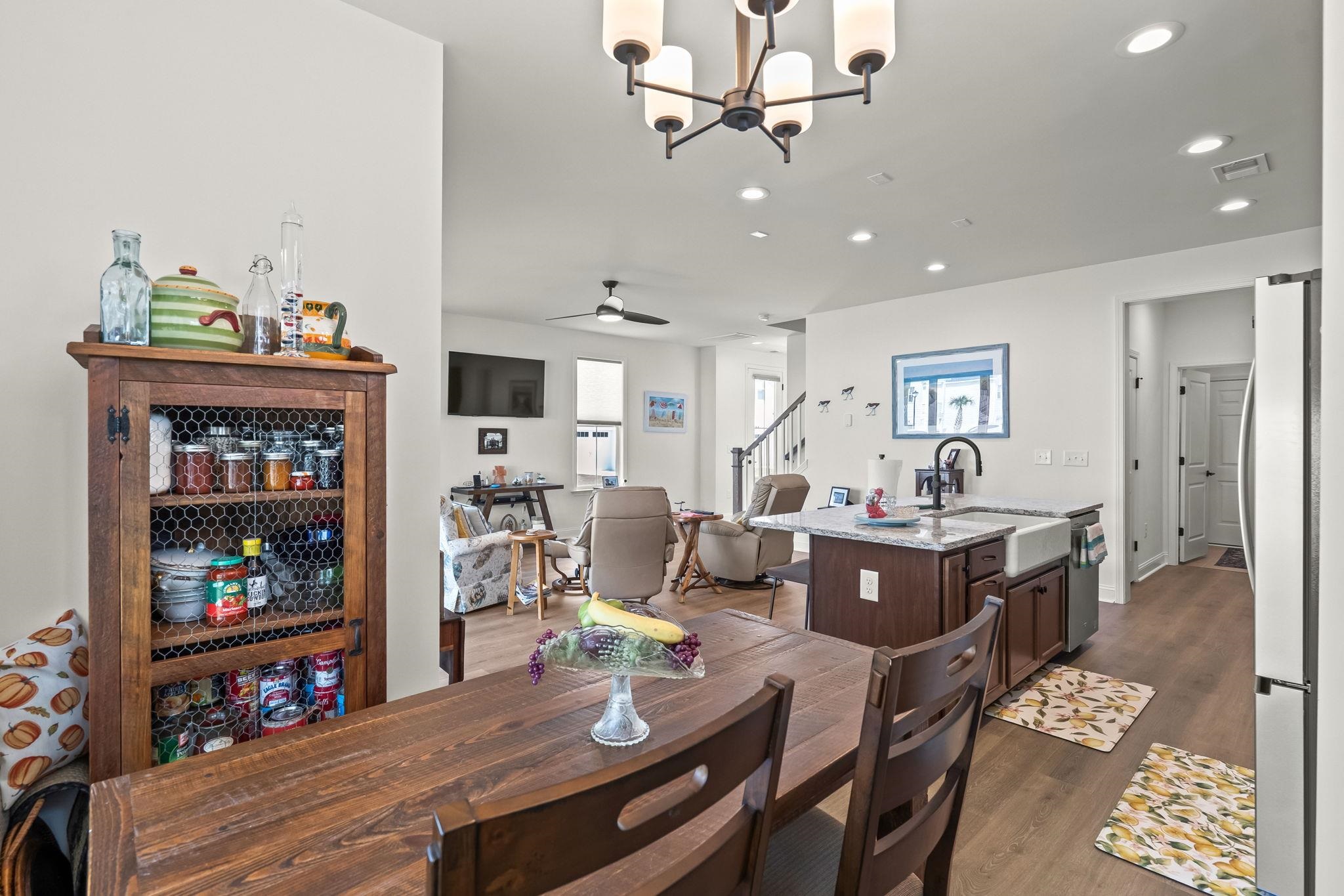 2527 Hillbourne Loop