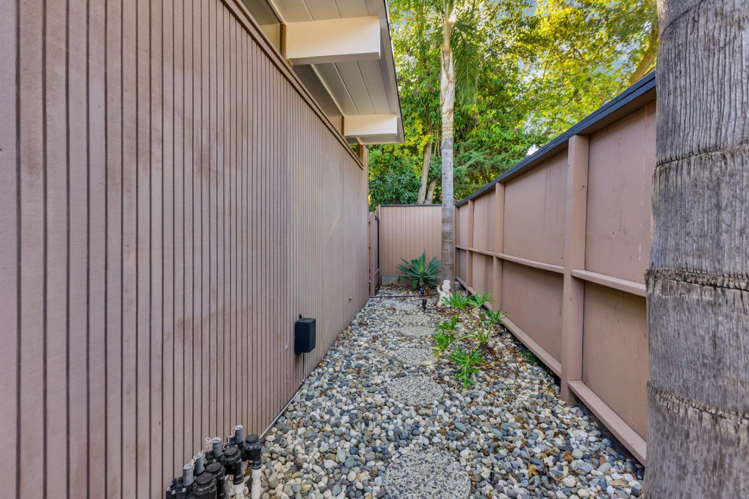 6425 S Land Park Drive