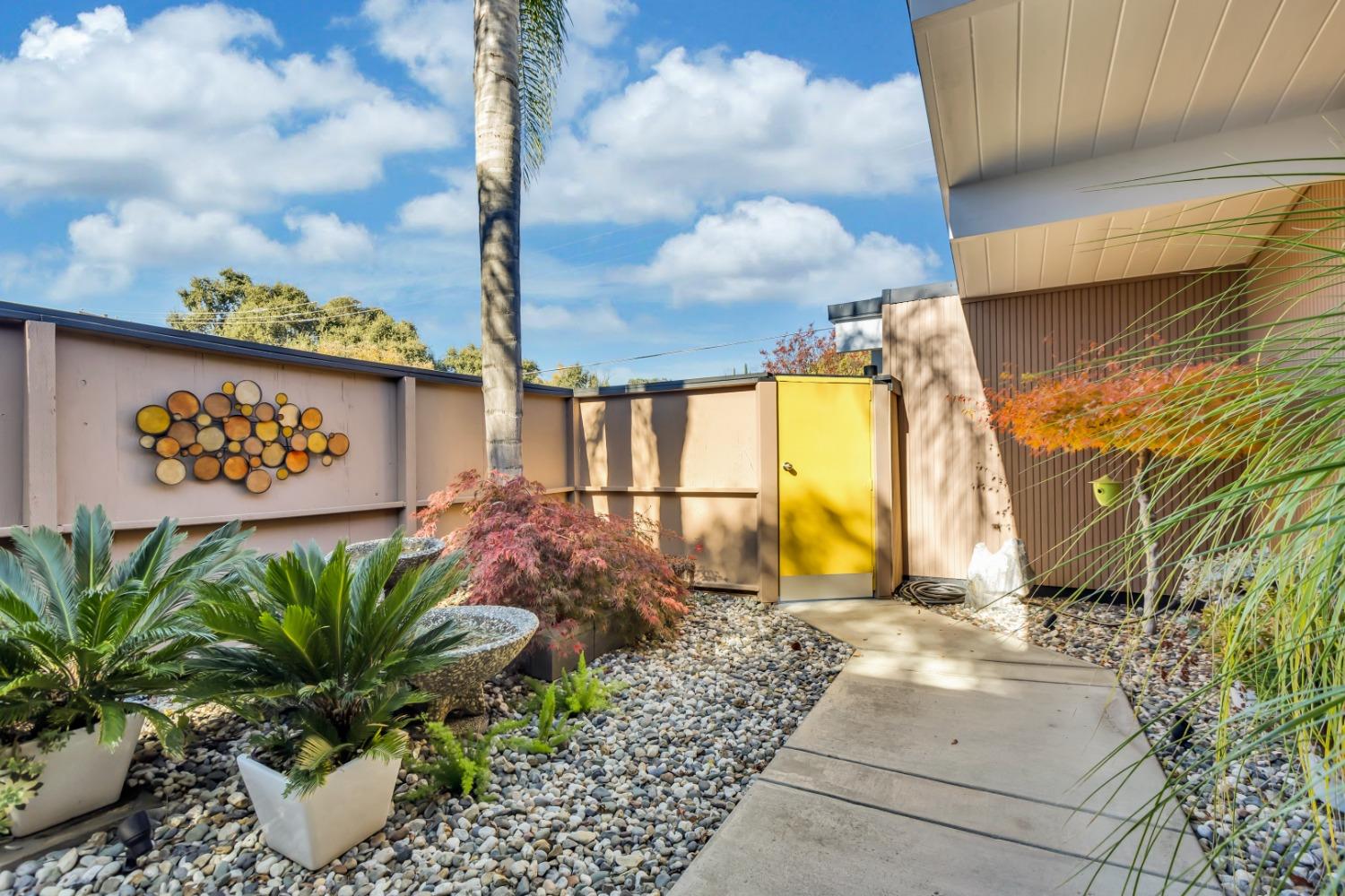 6425 S Land Park Drive