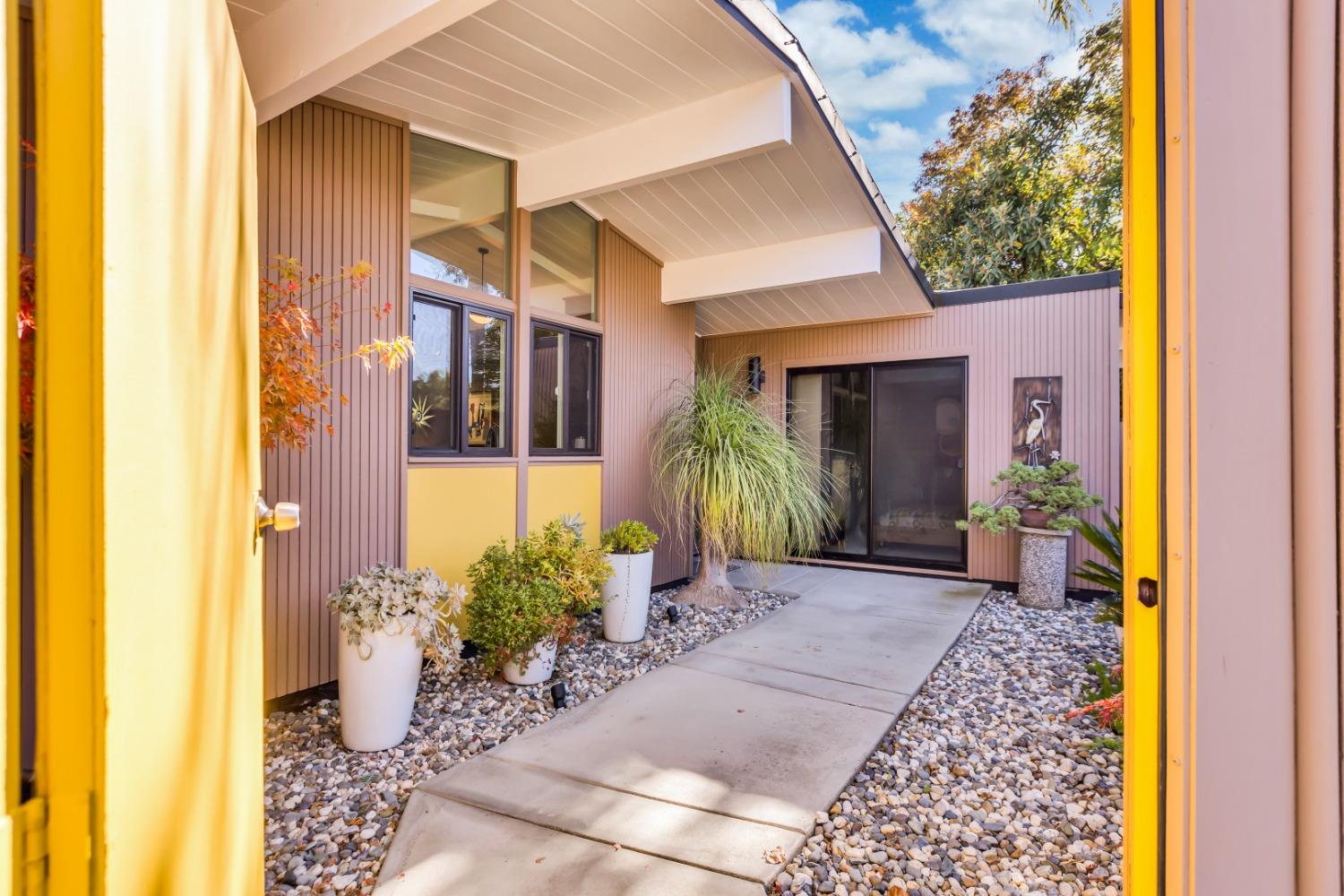 6425 S Land Park Drive