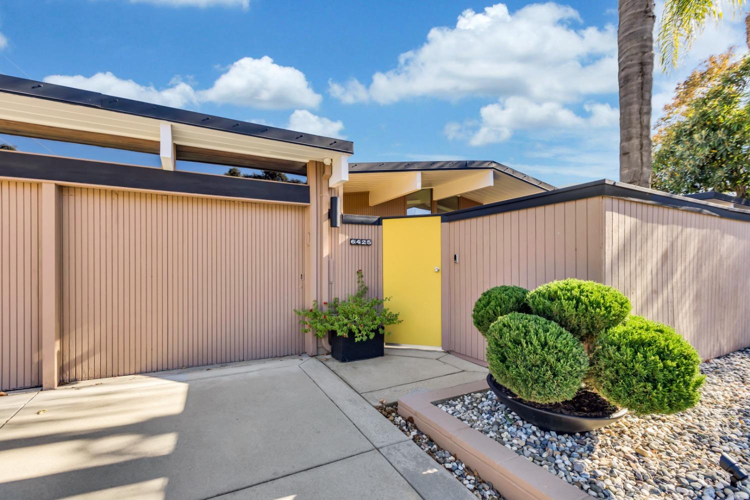 6425 S Land Park Drive