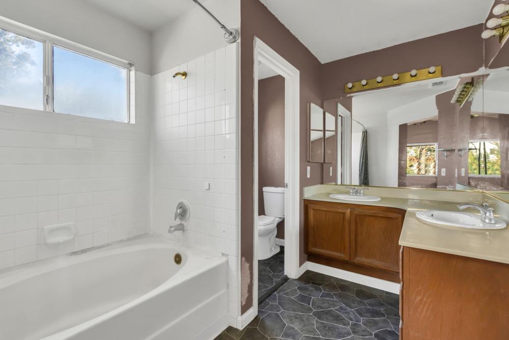 8661 Shadow Crest Circle