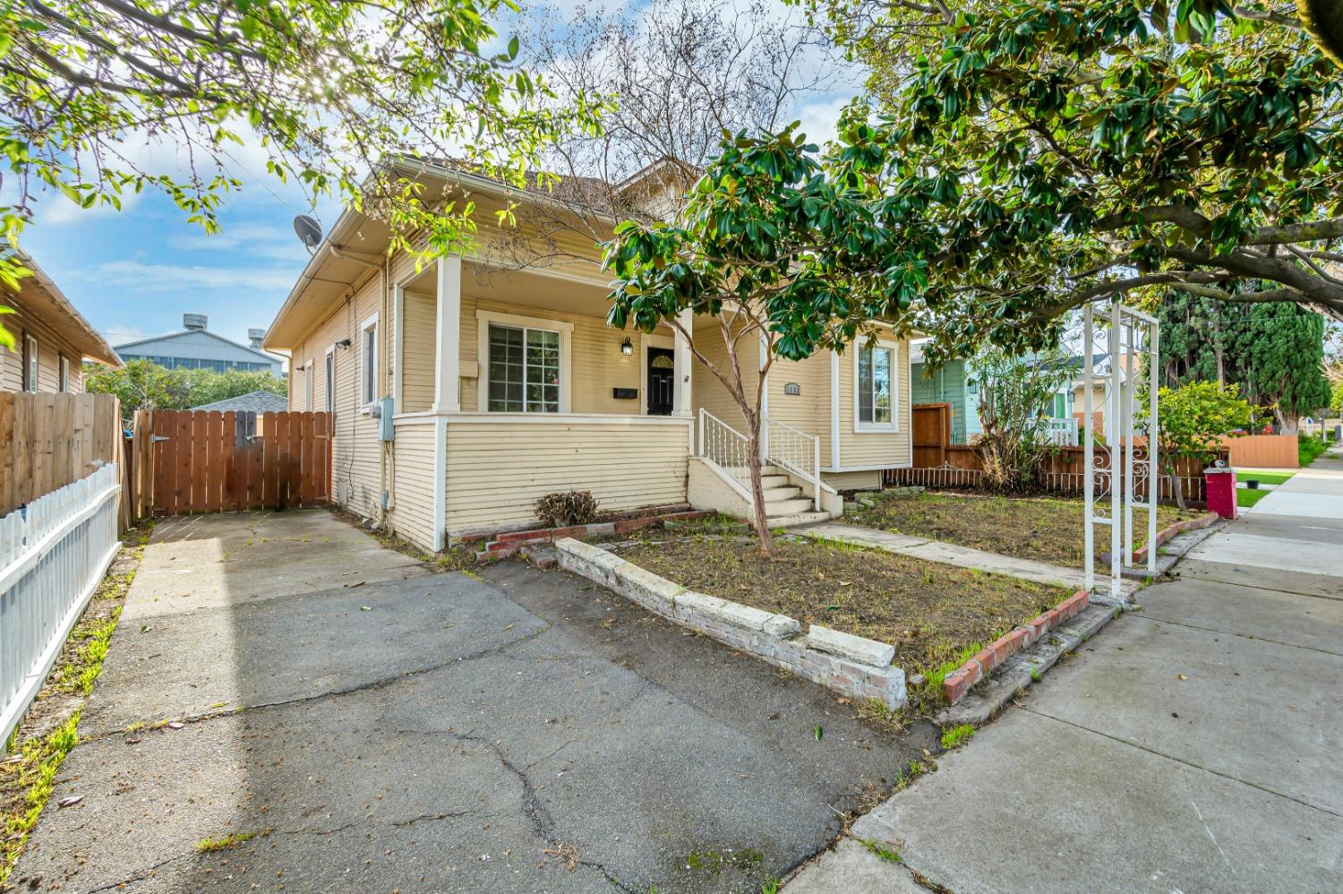 1121 Columbia Street