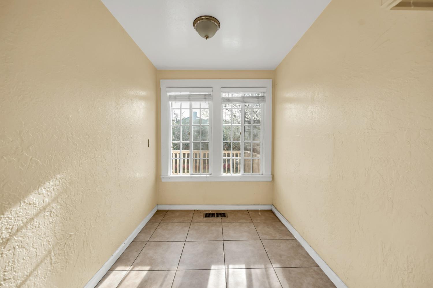 1121 Columbia Street