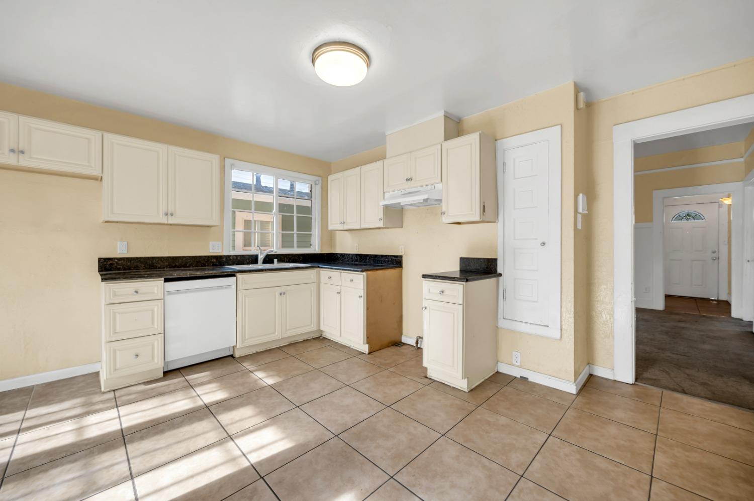 1121 Columbia Street