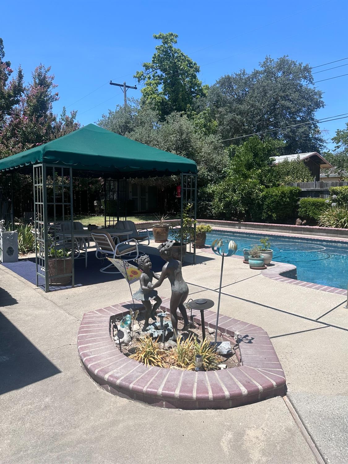 7457 Grand Oaks Boulevard