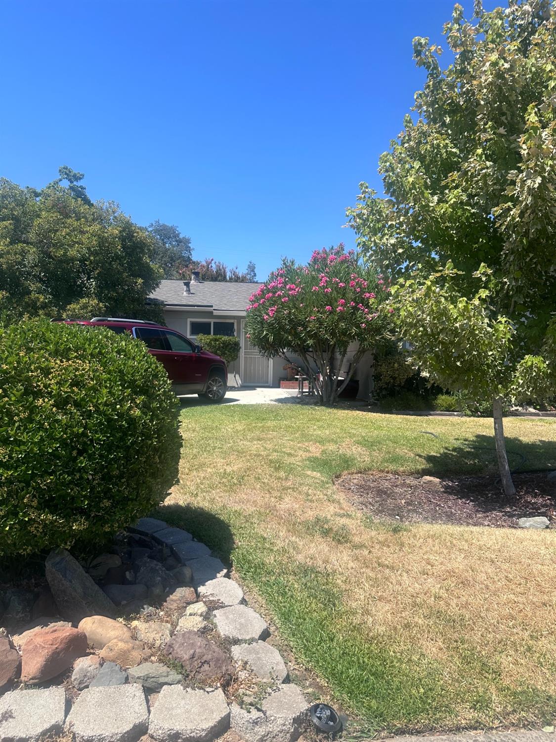 7457 Grand Oaks Boulevard