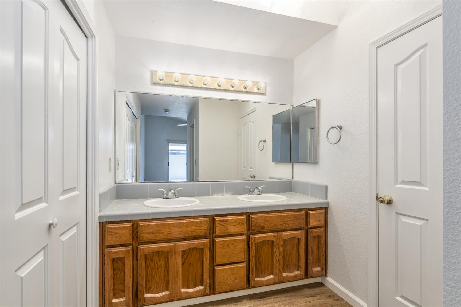 1385 Crestwood Avenue