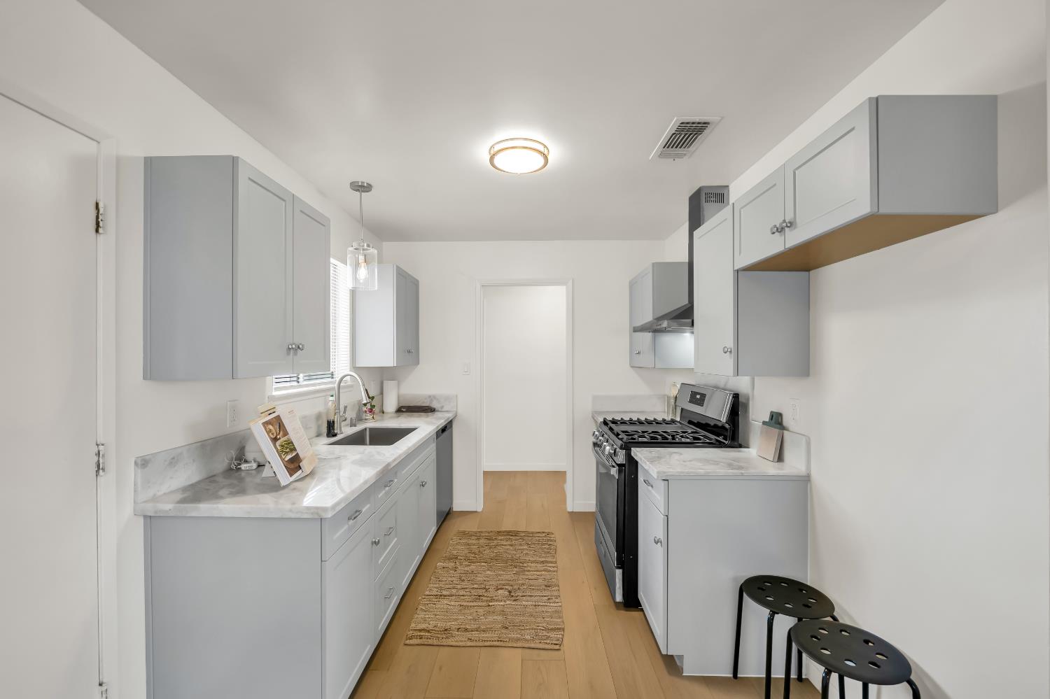 7024 Tamoshanter Way