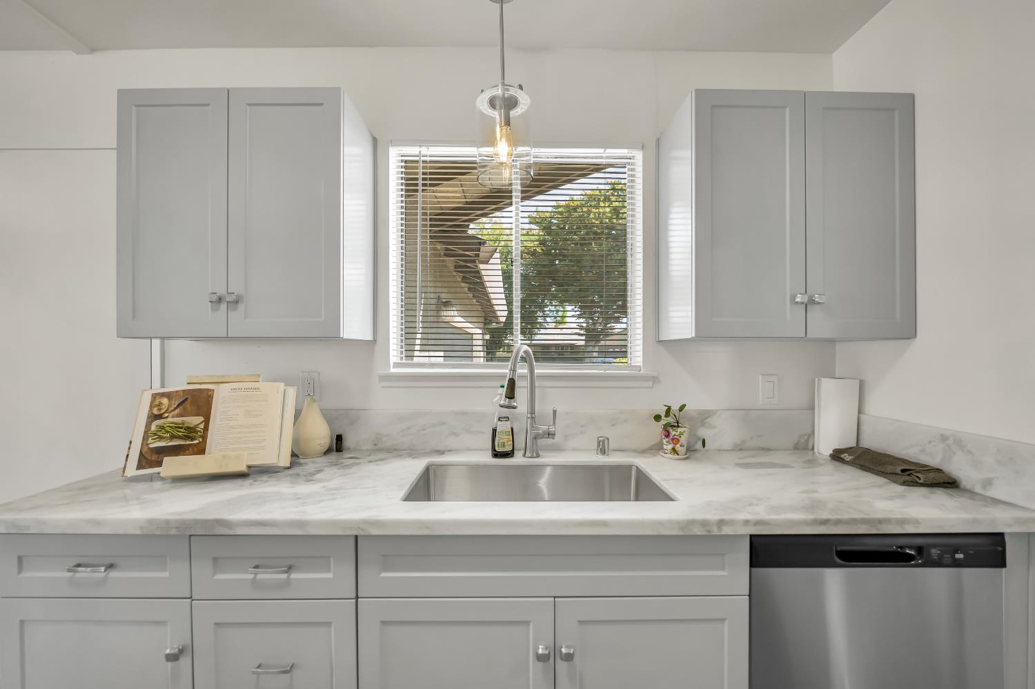 7024 Tamoshanter Way