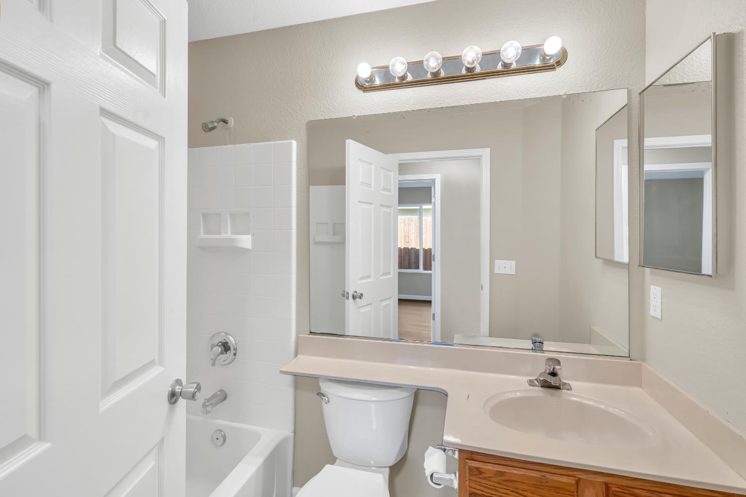 7475 Whitemore Street