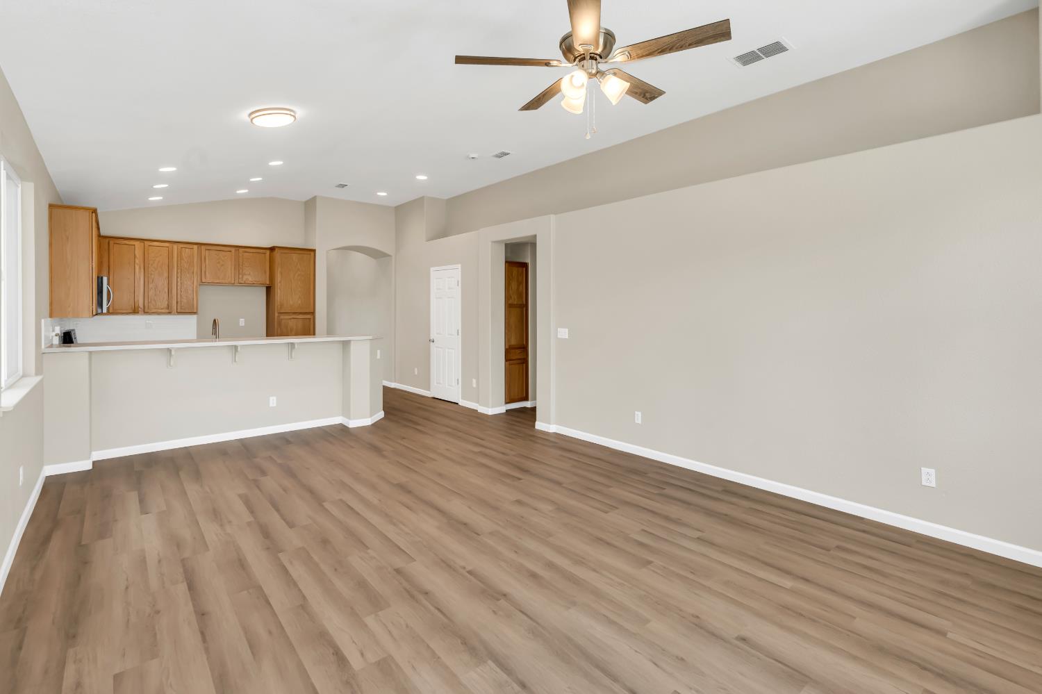 7475 Whitemore Street