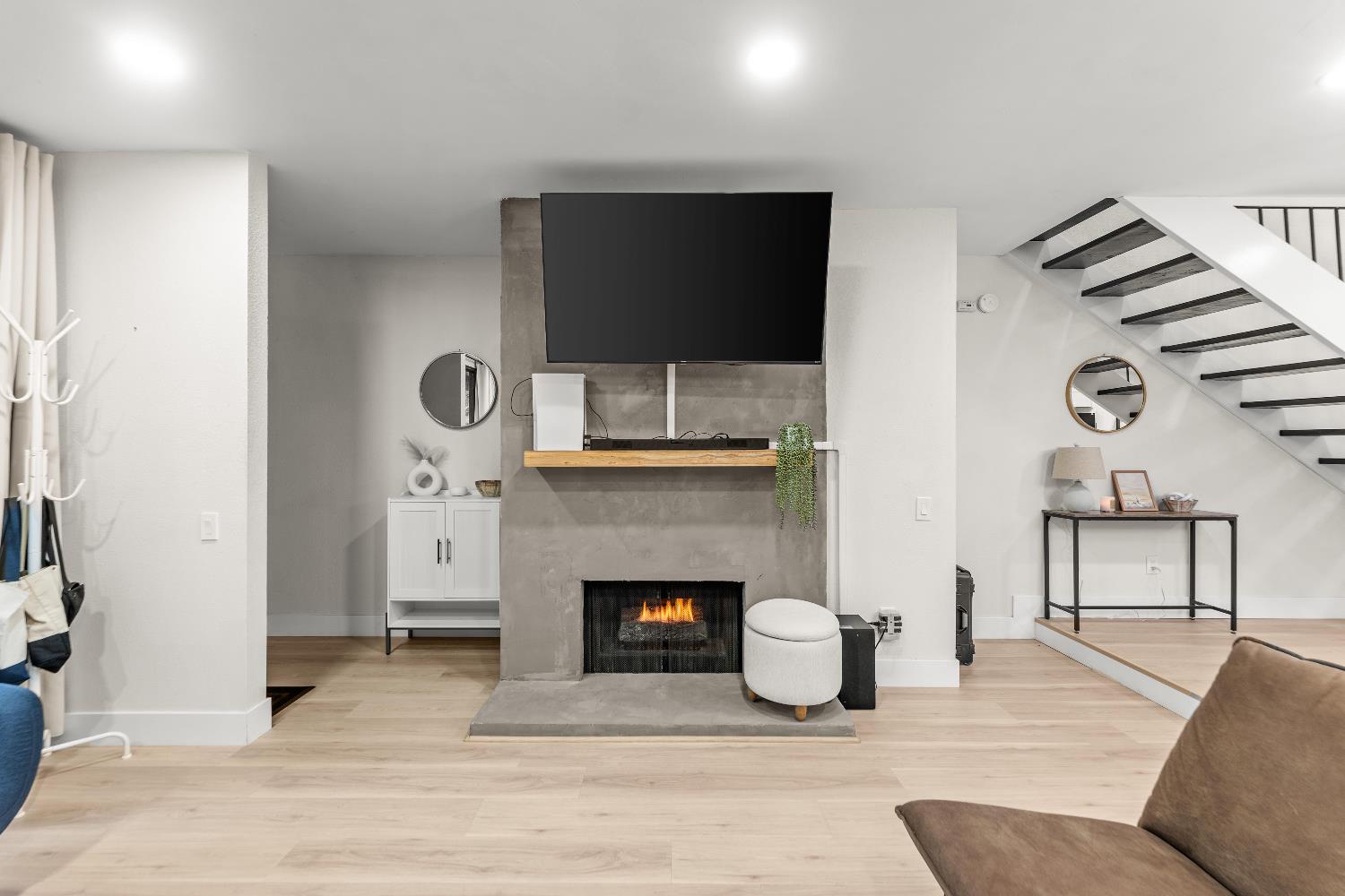 617 Woodside Sierra 3