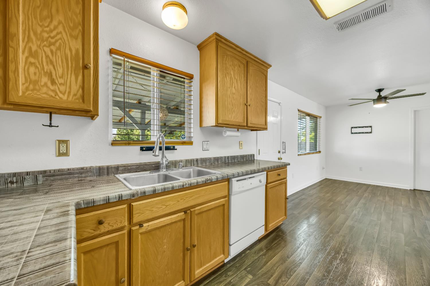 7125 Larchmont Drive