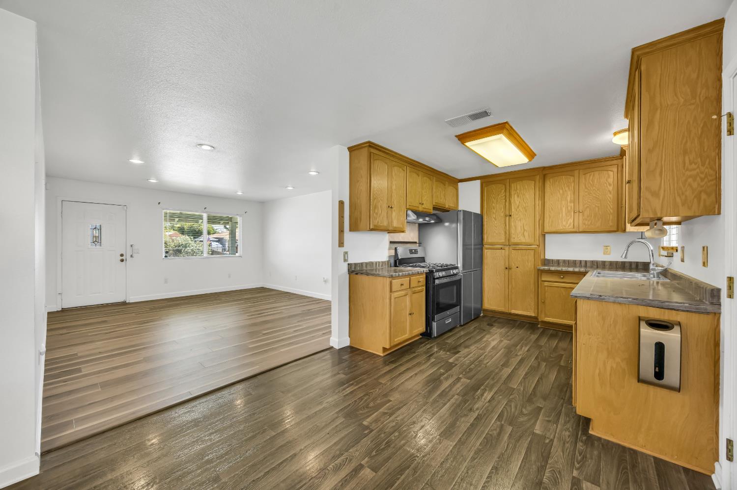 7125 Larchmont Drive