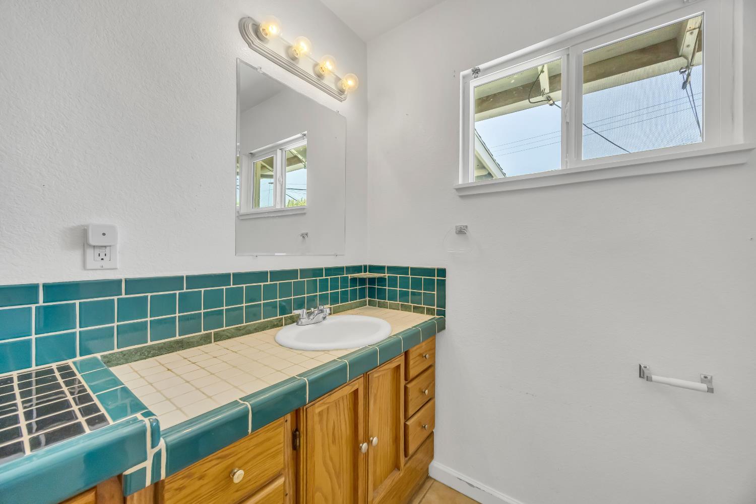 7125 Larchmont Drive