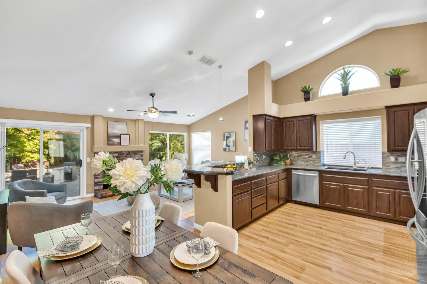 8046 Golden Vista Way