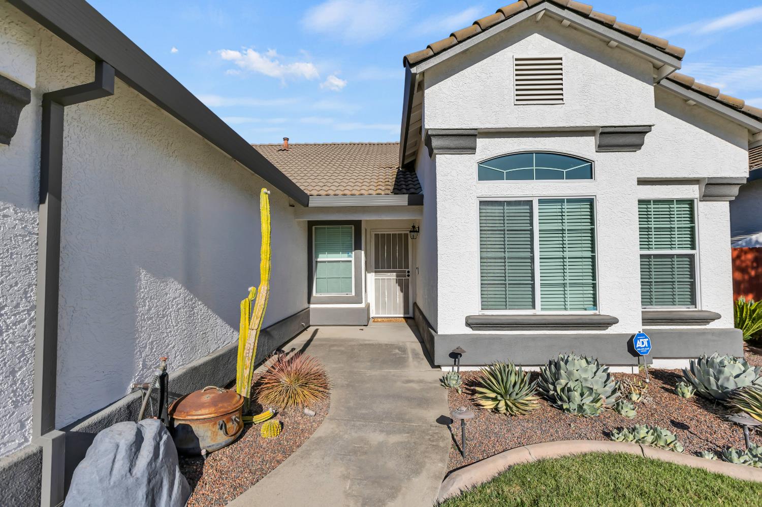 8046 Golden Vista Way