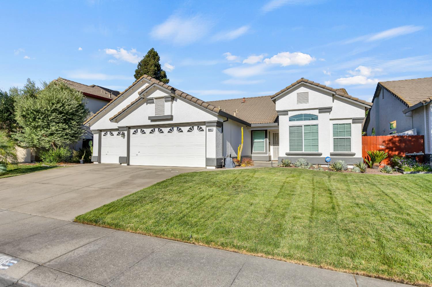 8046 Golden Vista Way