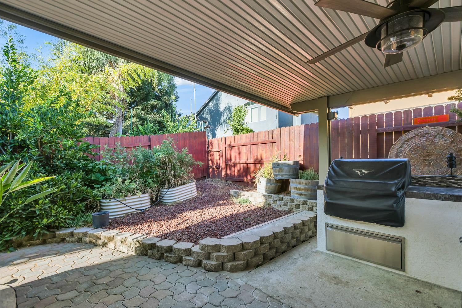 8046 Golden Vista Way