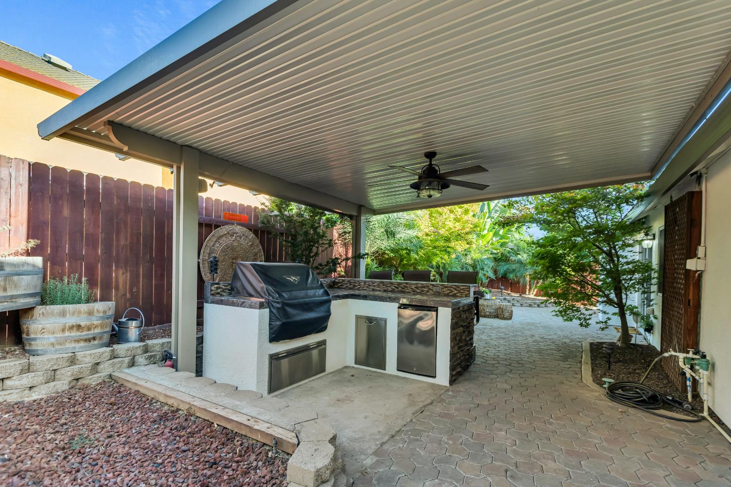 8046 Golden Vista Way