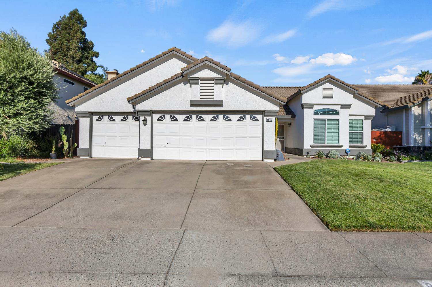 8046 Golden Vista Way