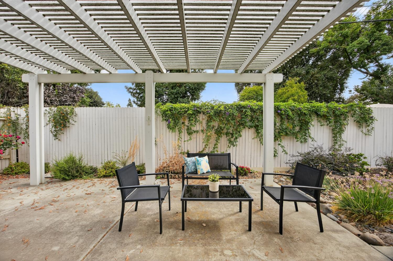 5115 Whisper Oaks Lane