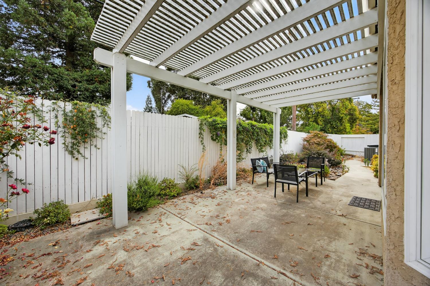 5115 Whisper Oaks Lane