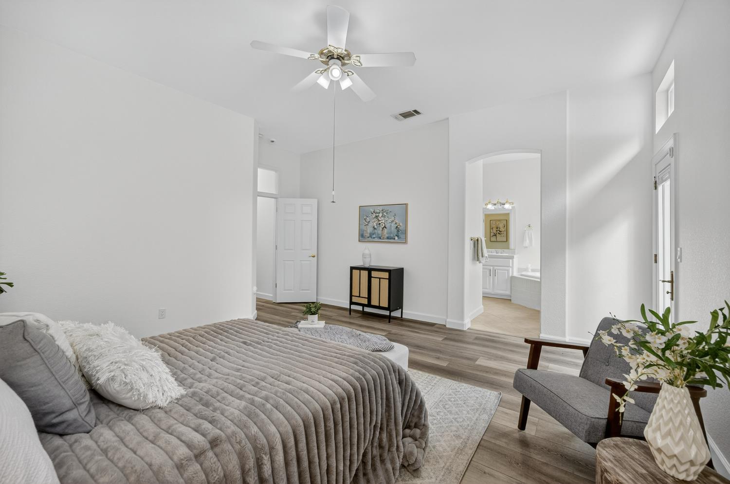 5115 Whisper Oaks Lane