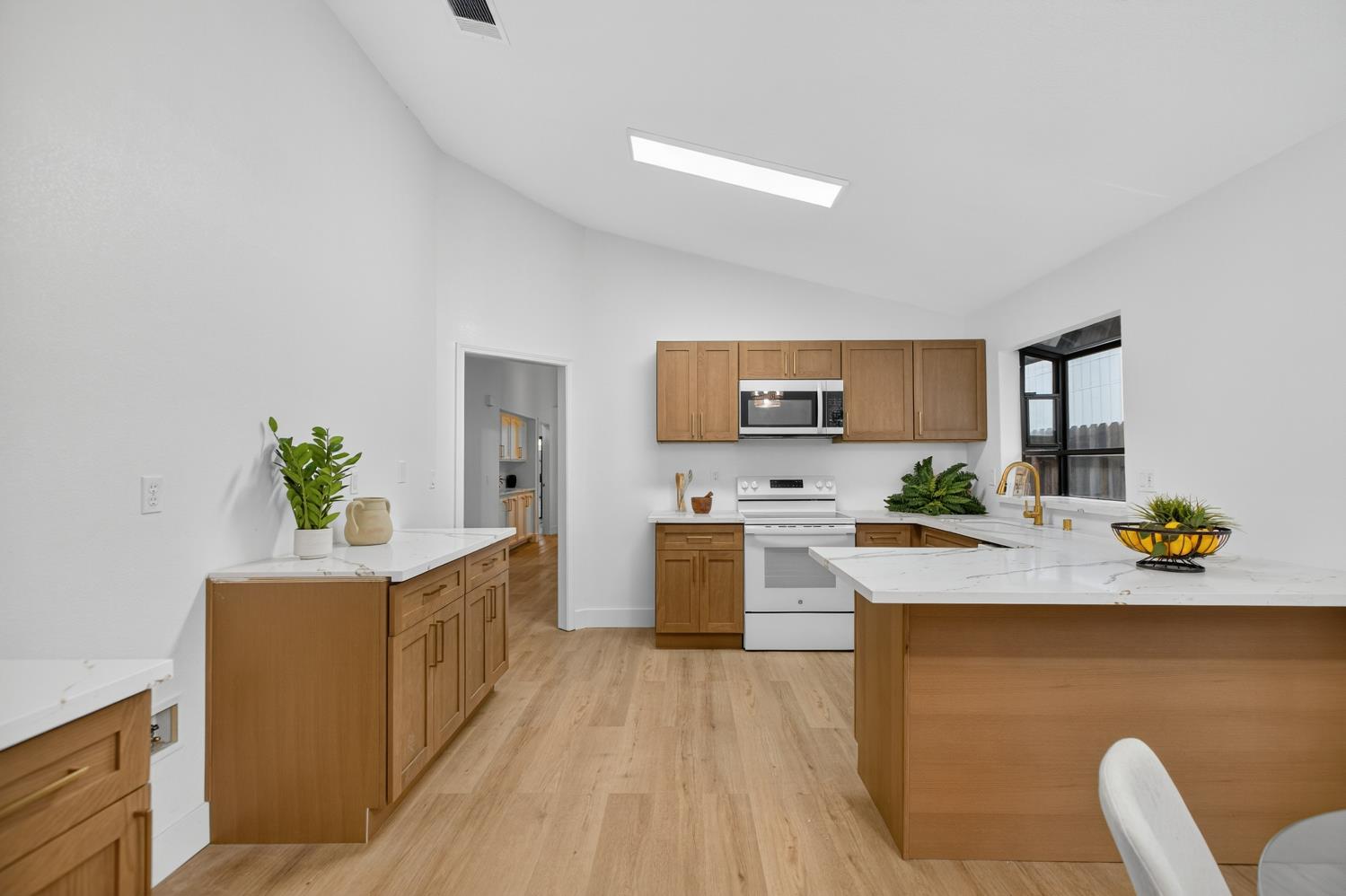 805 W Lincoln Avenue