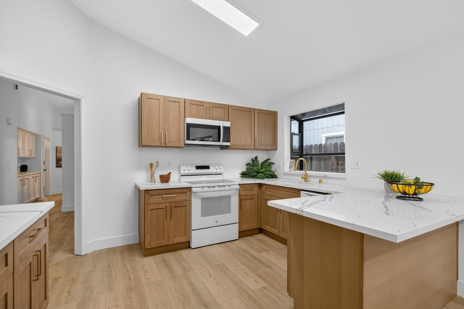 805 W Lincoln Avenue