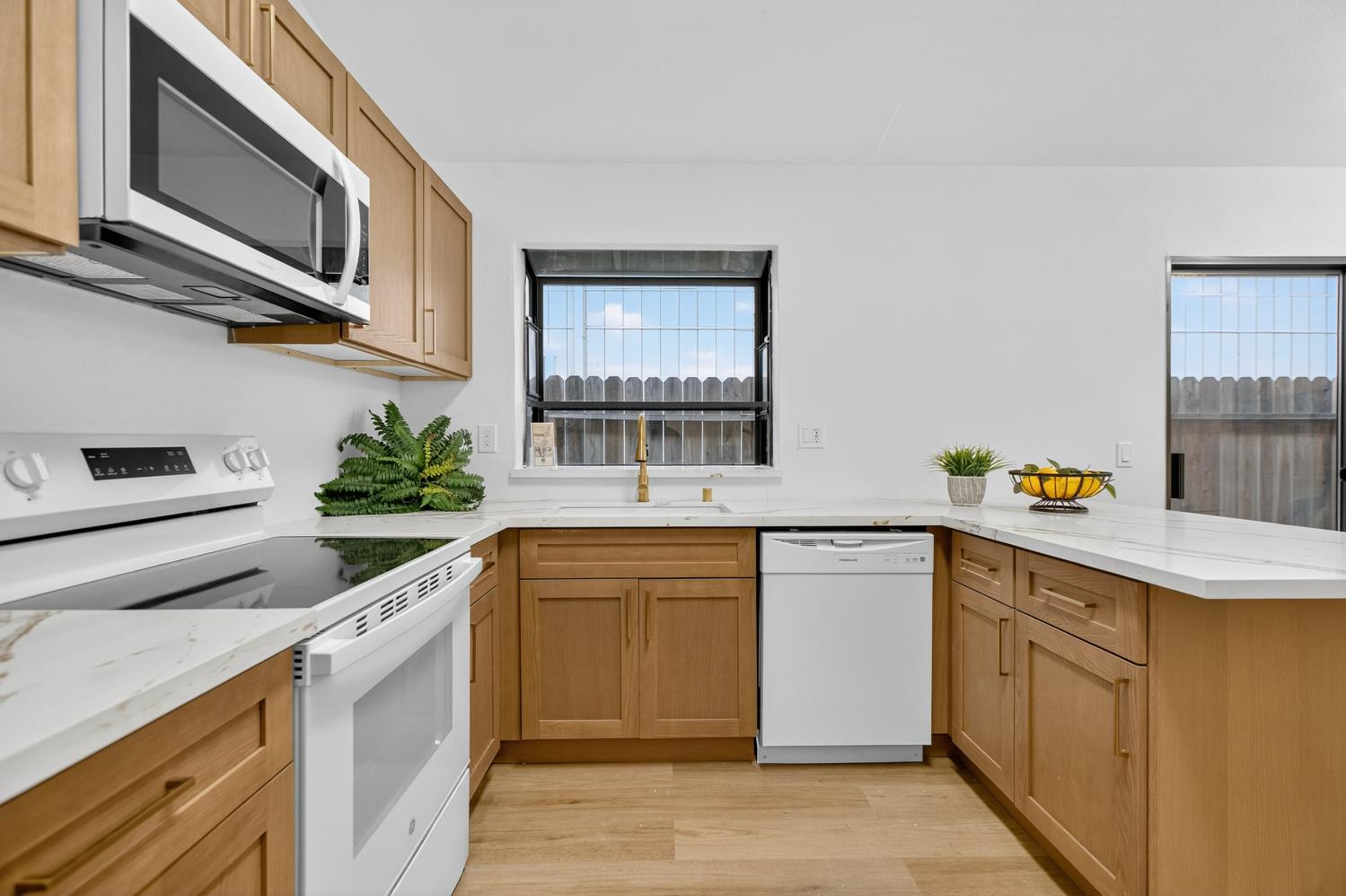 805 W Lincoln Avenue