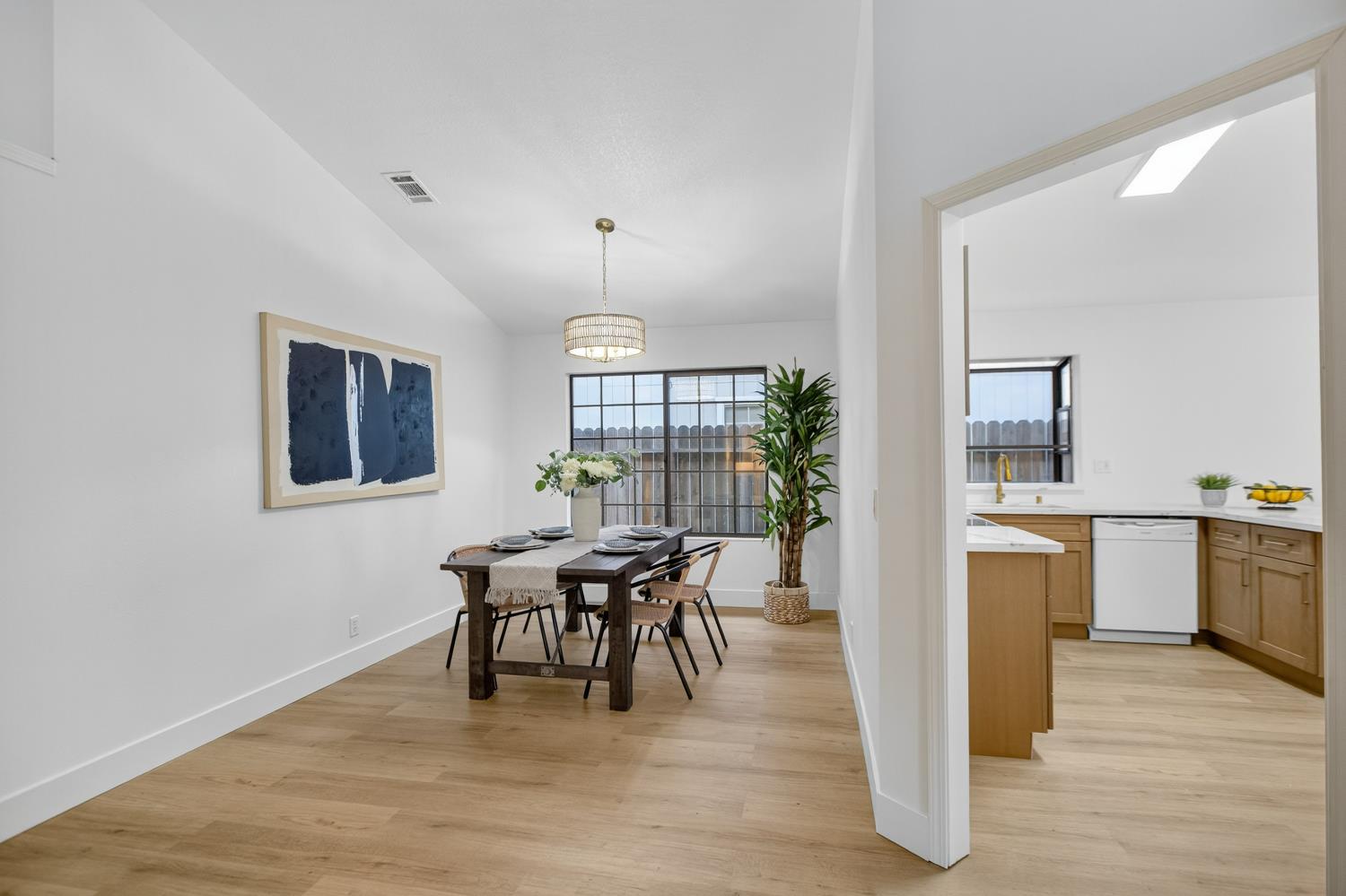 805 W Lincoln Avenue