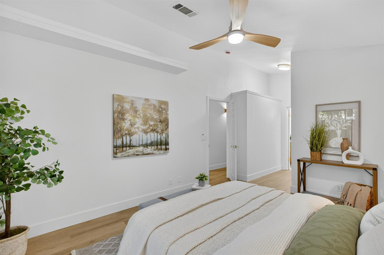 805 W Lincoln Avenue