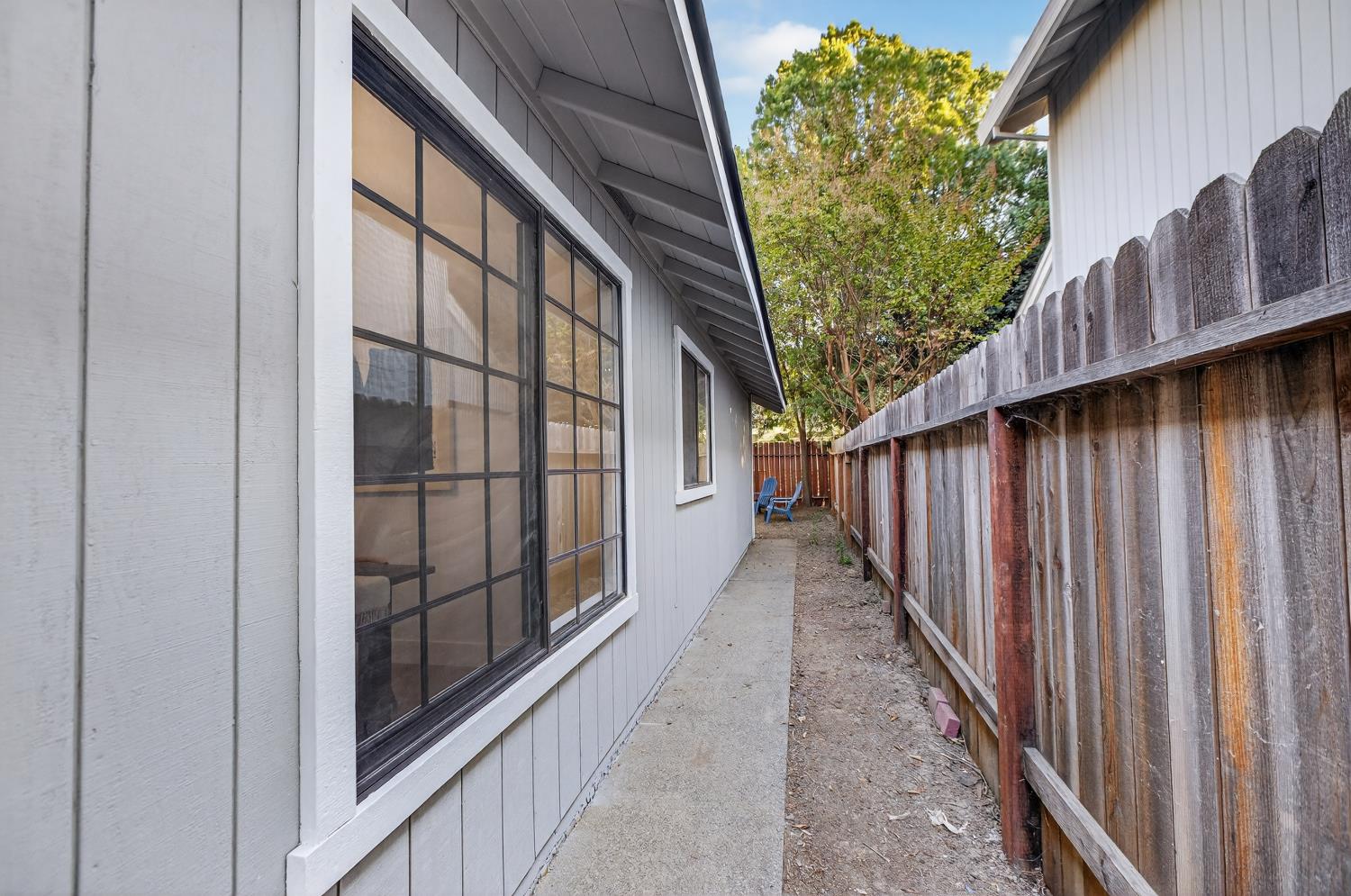 805 W Lincoln Avenue