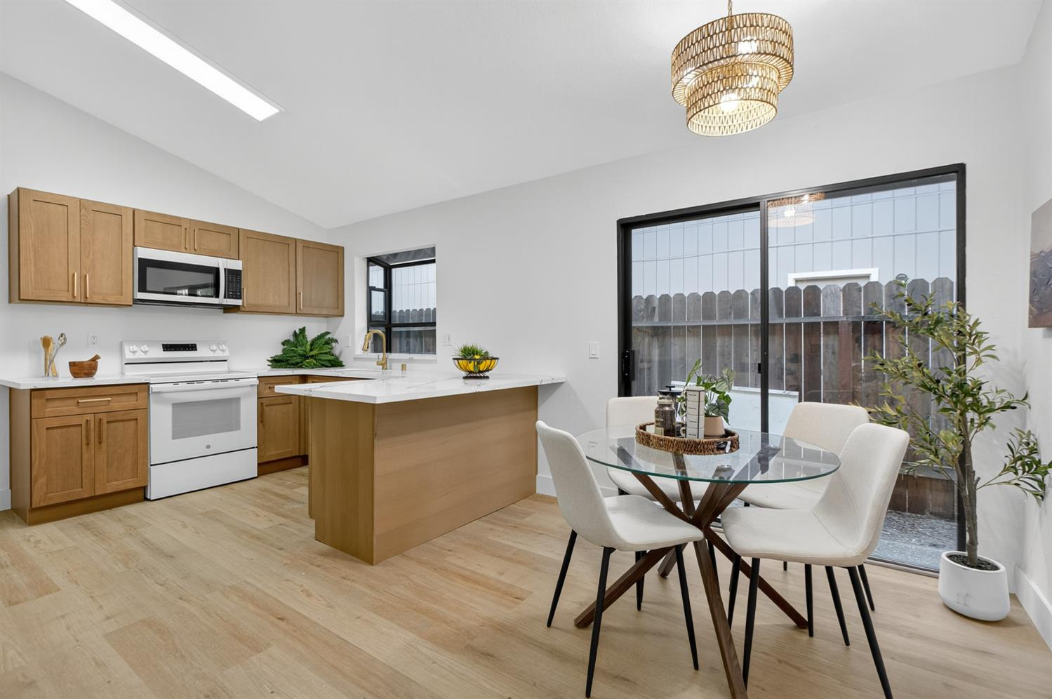 805 W Lincoln Avenue