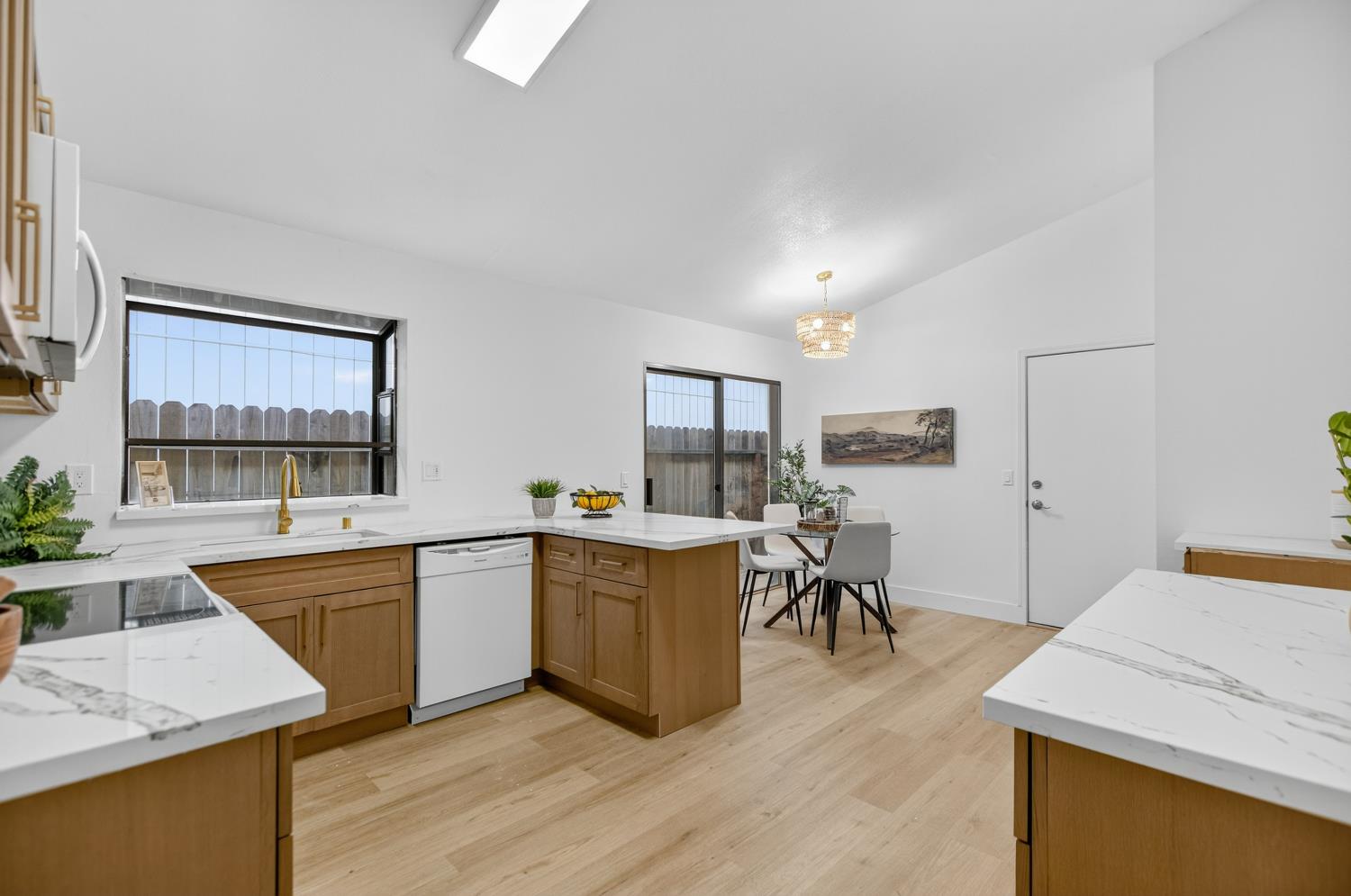 805 W Lincoln Avenue