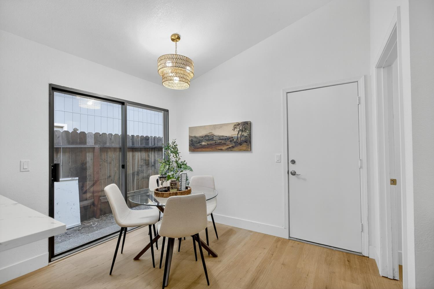 805 W Lincoln Avenue