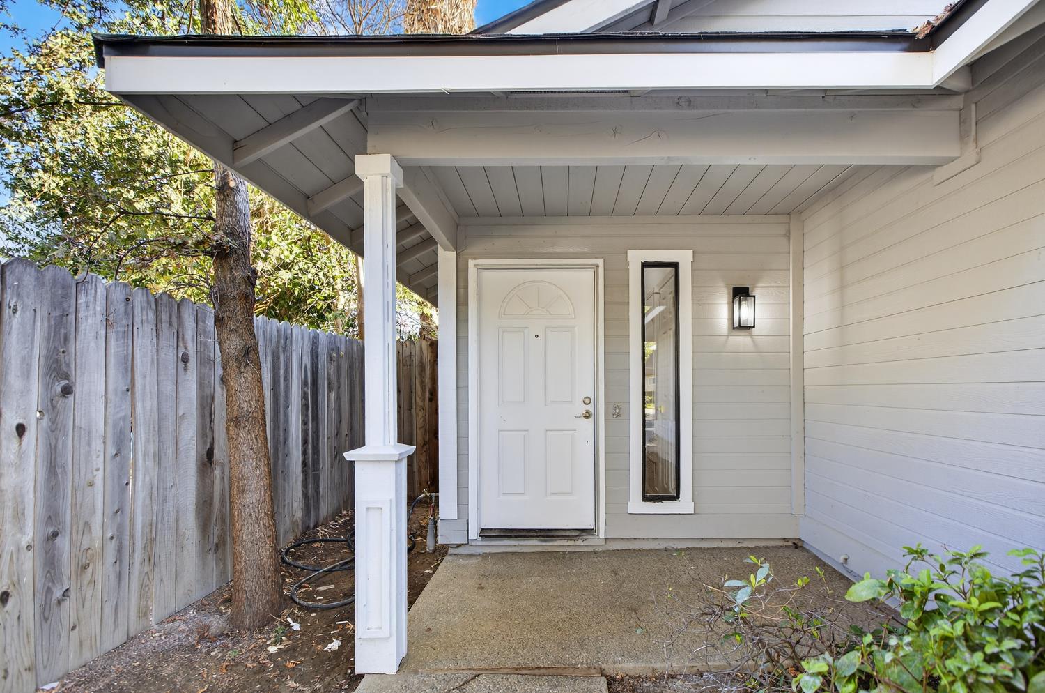 805 W Lincoln Avenue