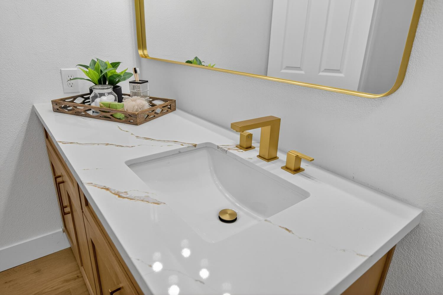 805 W Lincoln Avenue