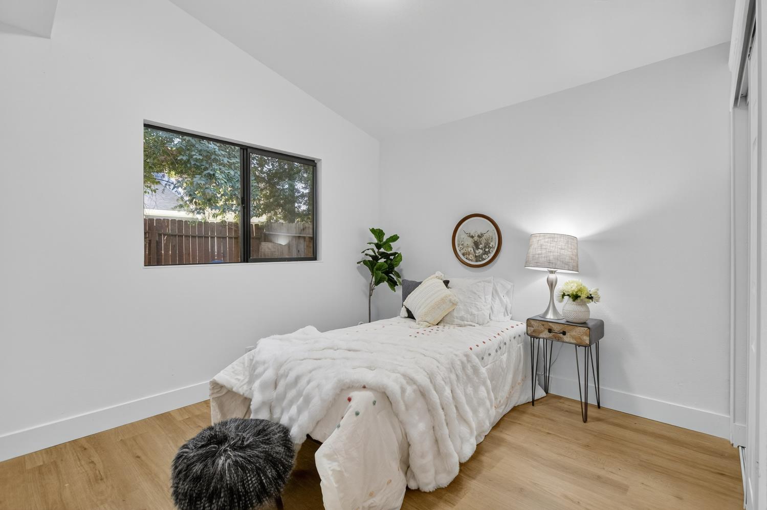 805 W Lincoln Avenue