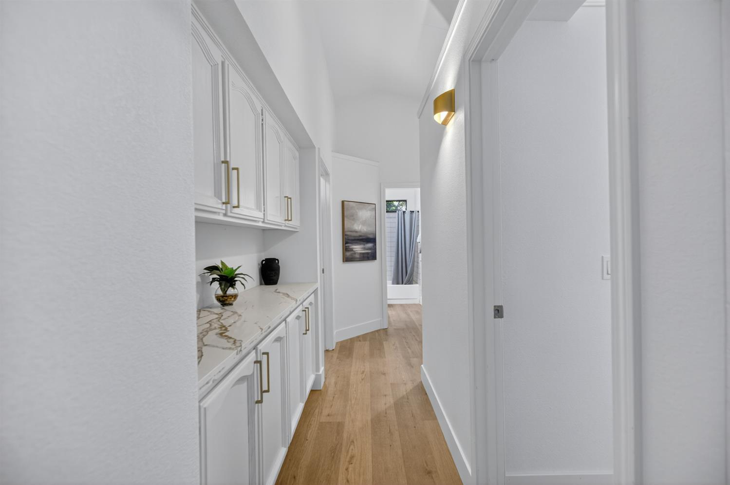 805 W Lincoln Avenue