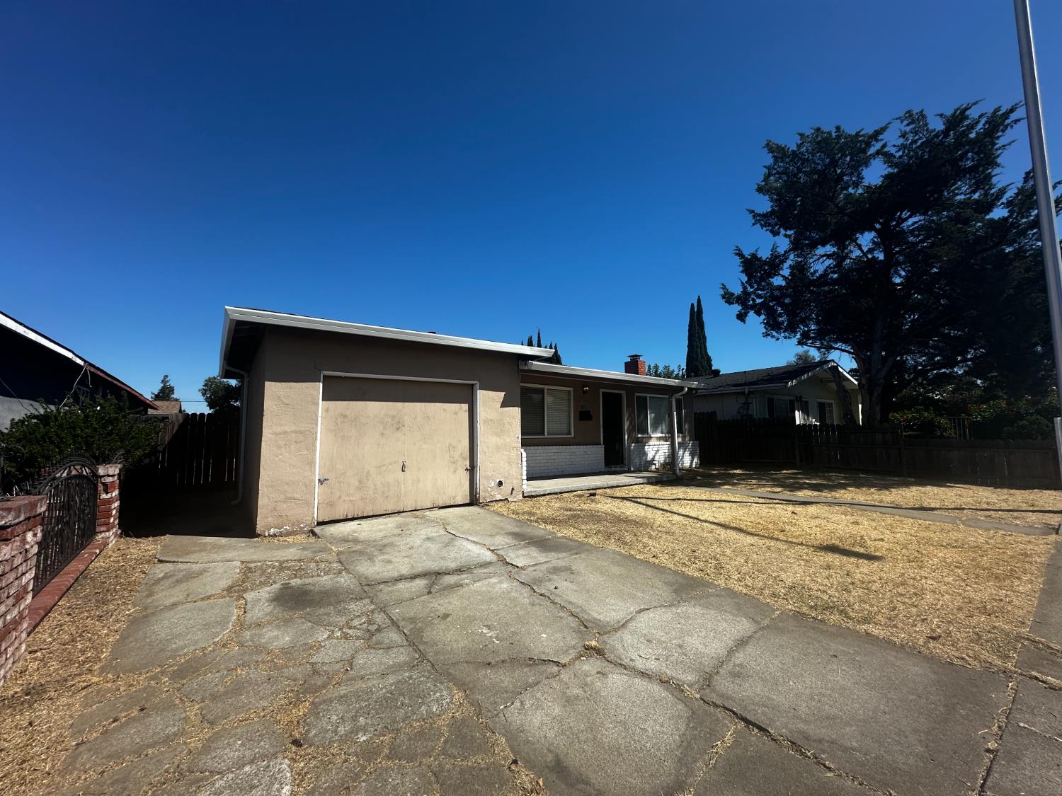 48 W Leland Road