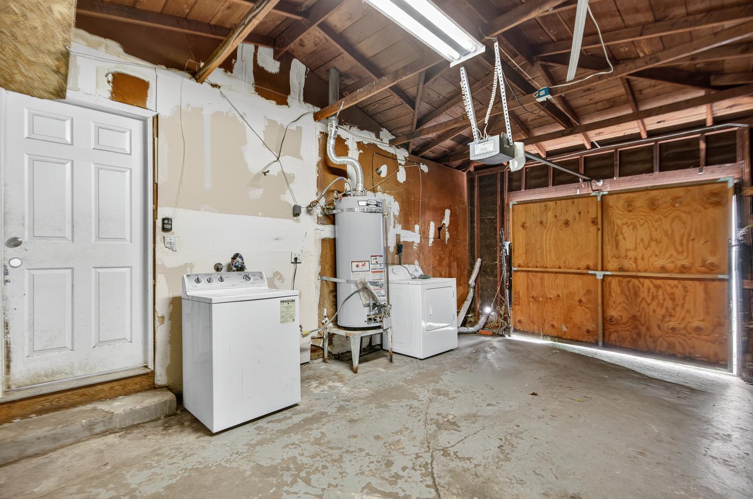 48 W Leland Road
