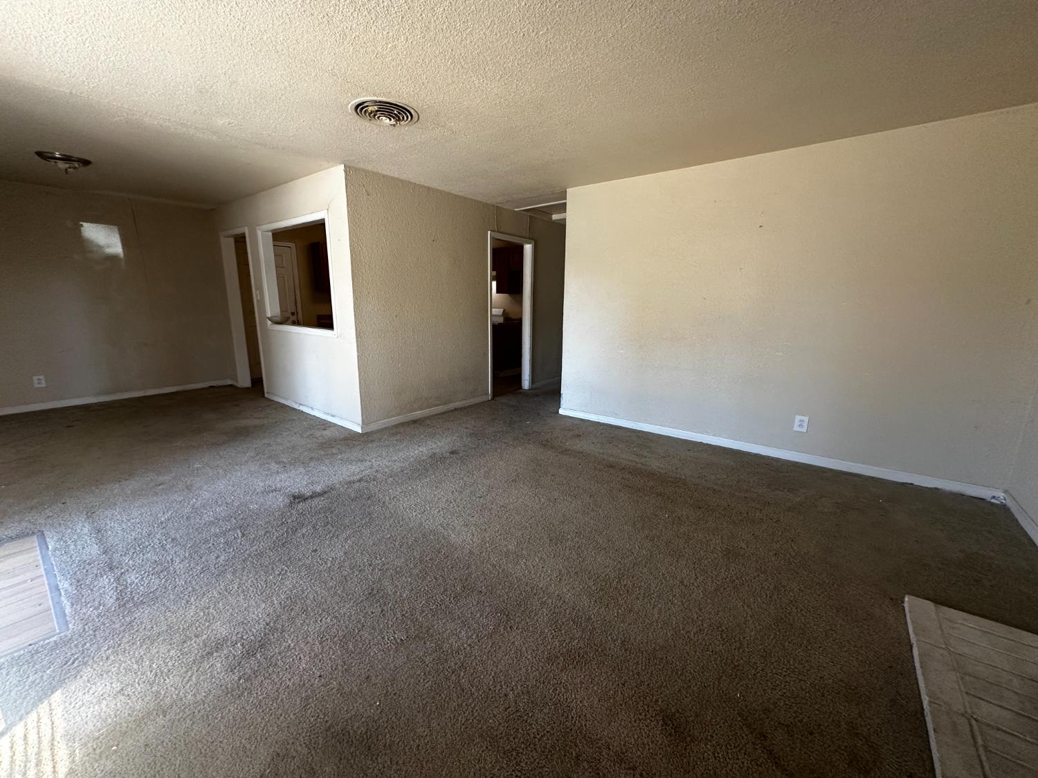 48 W Leland Road