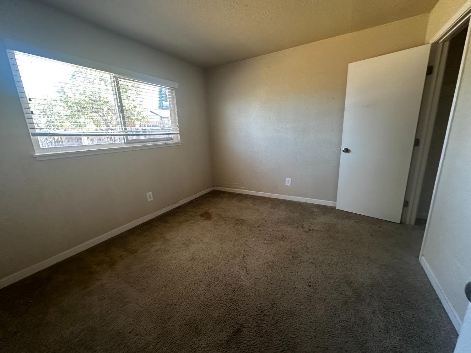 48 W Leland Road