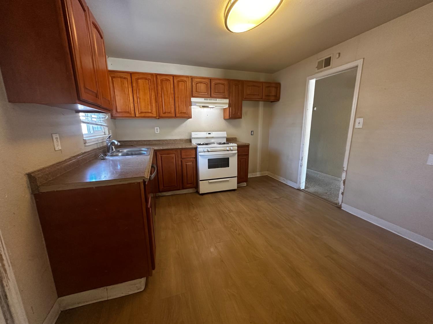 48 W Leland Road
