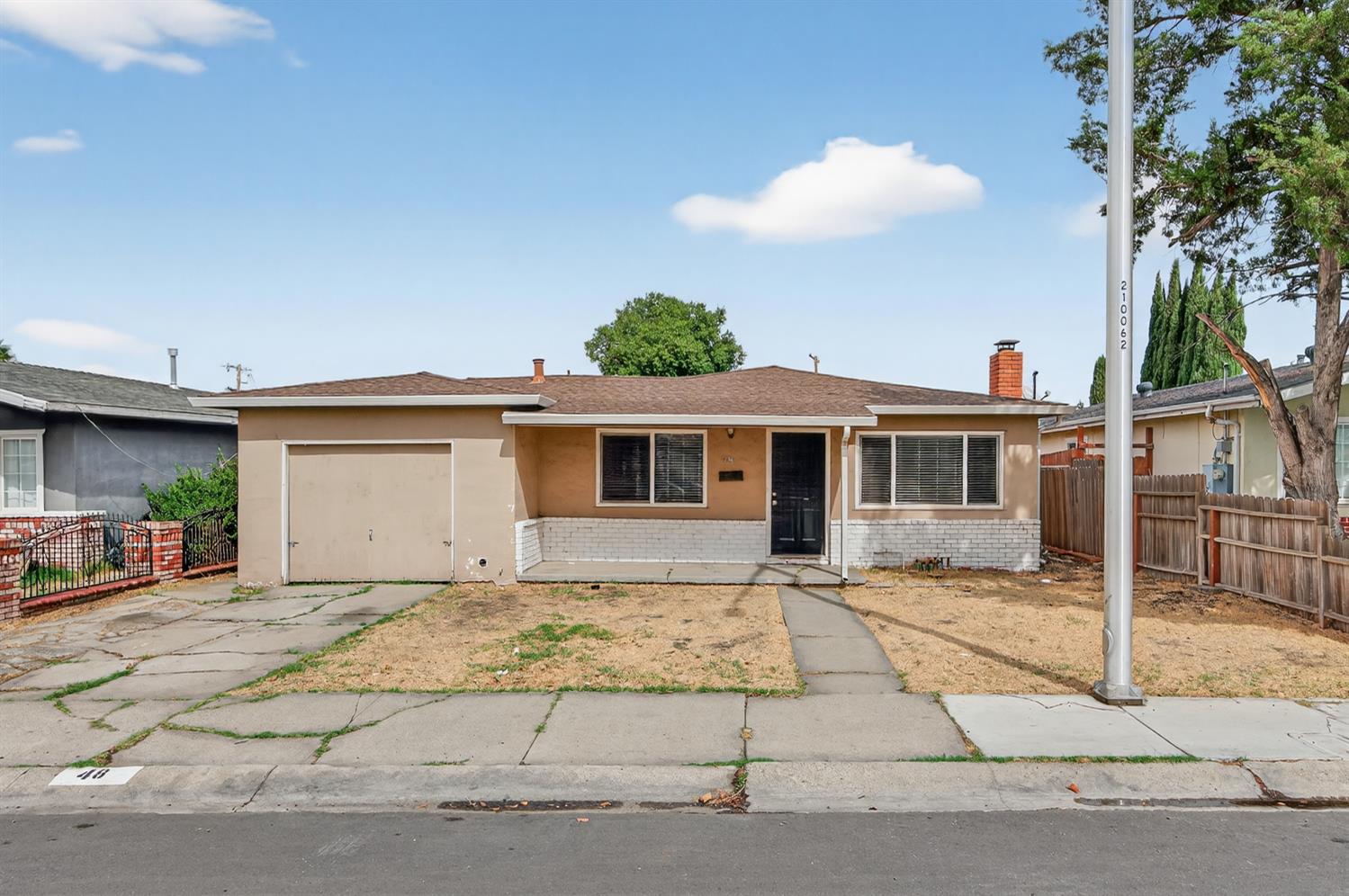 48 W Leland Road